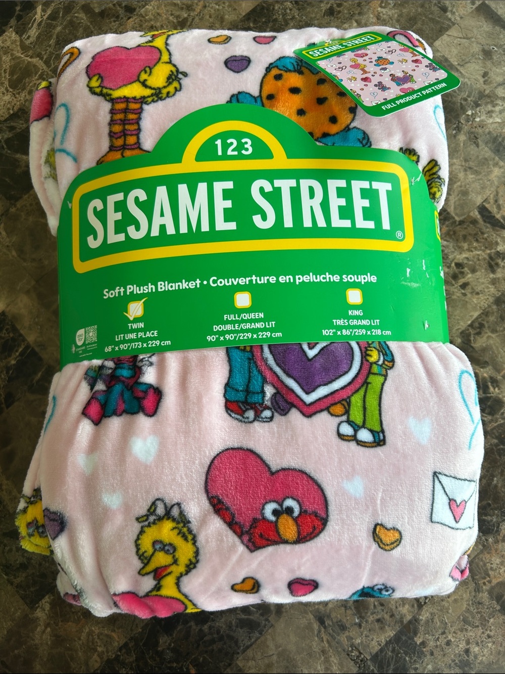 NWT 🆕 Sesame Street Soft Plush Blanket for Twin Bed 68x90” (173x229 cm)